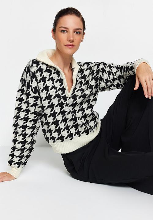 Trendyol - Houndstooth printed sweater - stone