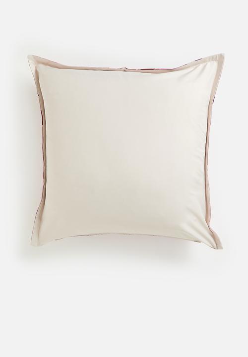 Grey Gardens - Bloom Cushion Cover - Pink
