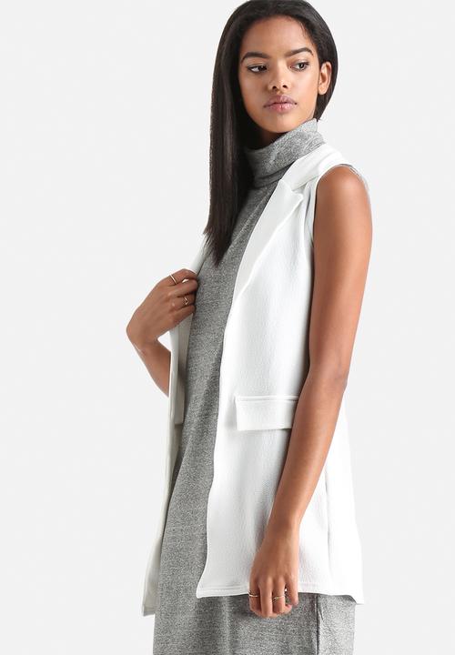 Influence. - Double Pocket Sleeveless Blazer