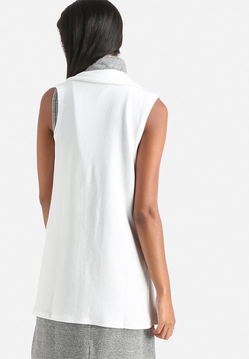 Influence. - Double Pocket Sleeveless Blazer