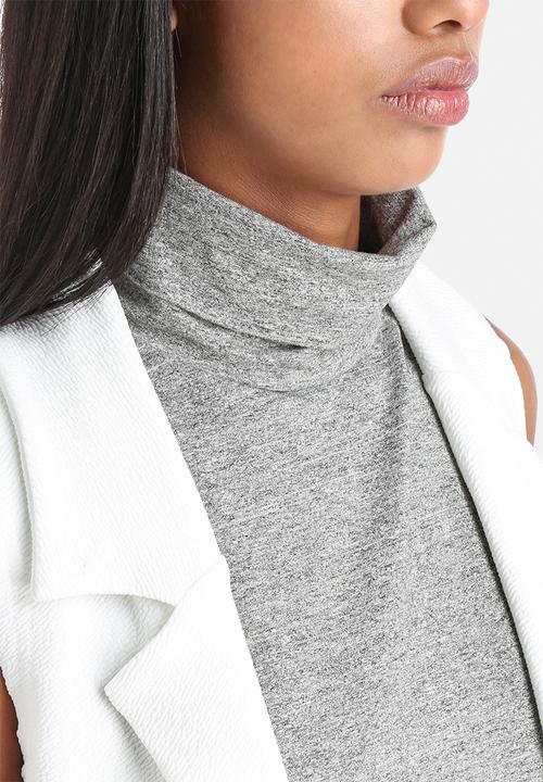 Influence. - Double Pocket Sleeveless Blazer