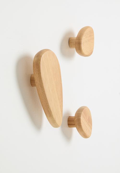 Sixth Floor - Emma wooden hooks set of 3 - natural