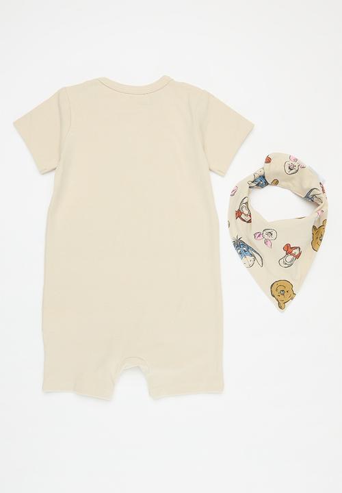 Cotton On - Bundle short sleeve romper and bandana bib - lcn dis rainy day/winnie better together