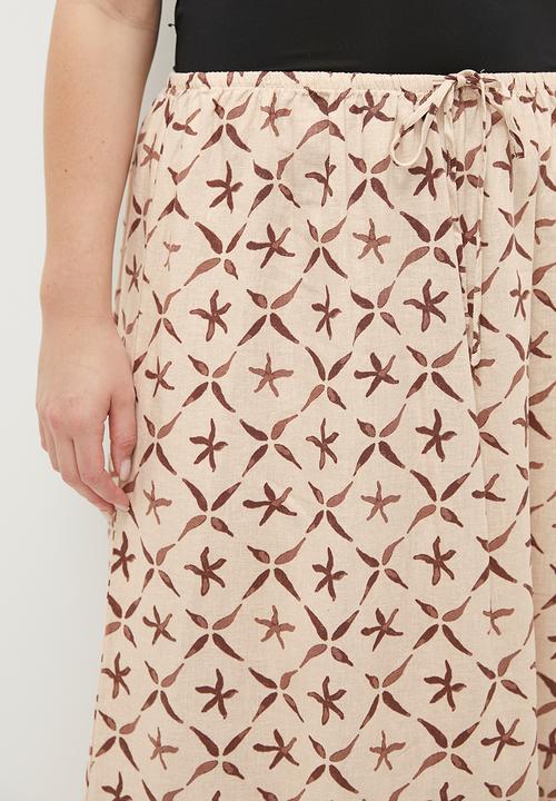 Cotton On - Plus Haven Maxi Slip Skirt - Sea Star Tile Stone