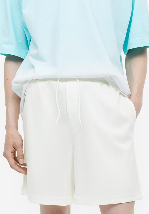 H&M - Relaxed fit mesh shorts - white