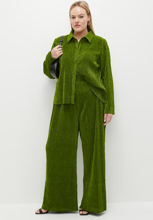 Glamorous - Plus Plisse Glitter Shirt - Green