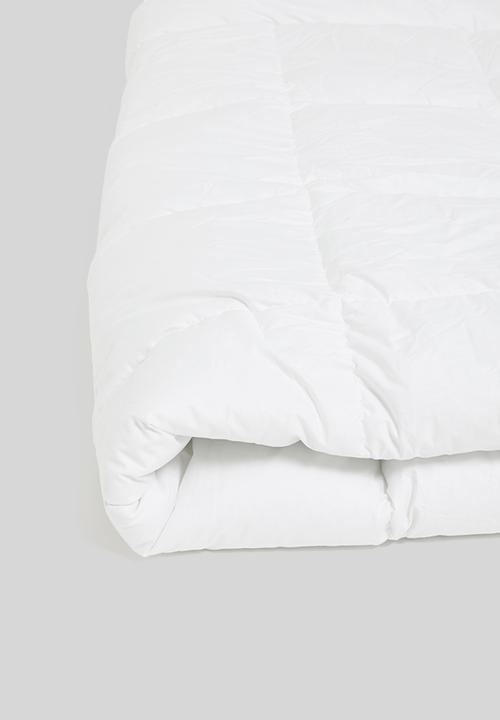 Sixth Floor - Down Alternative Mattress Topper - Cotton Gusset - white