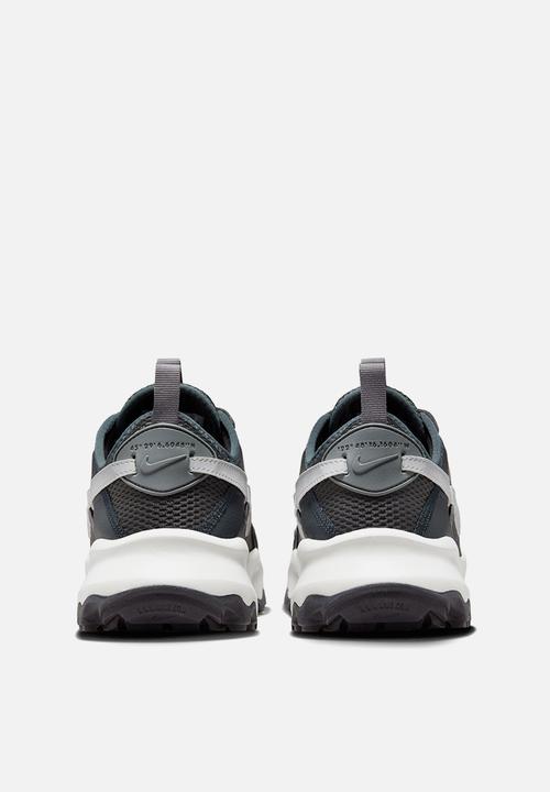 Nike - Tc 7900