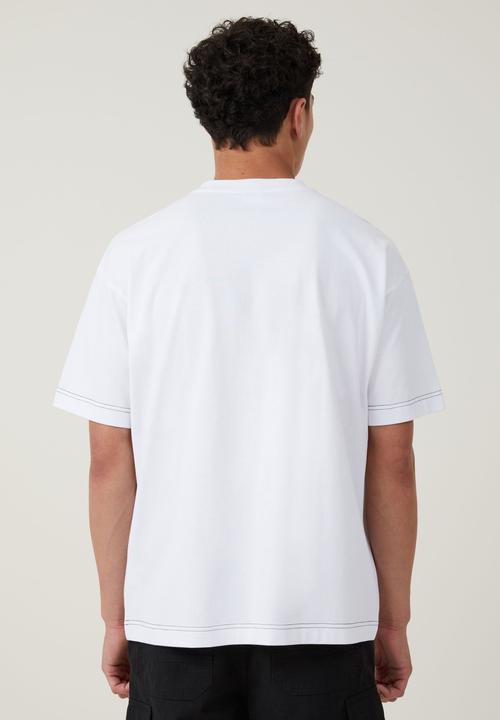 Cotton On - Box Fit Pocket T-Shirt - White/Civic Contrast 