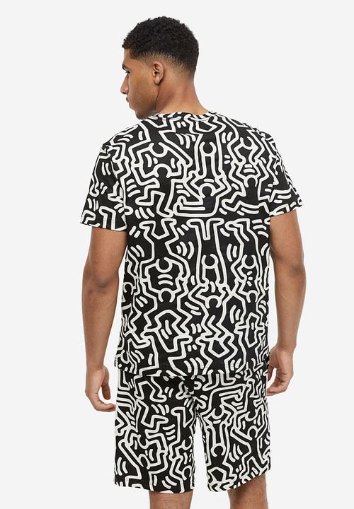 H&M - Regular fit pyjama t-shirt and shorts - black keith haring