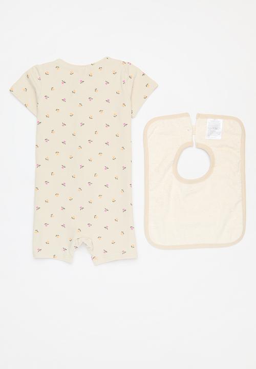 Cotton On - The short sleeve zip romper & square bib set - rainy day/tully tulips