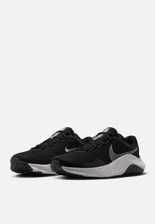 Nike - Legend Essential 3 Next Nature