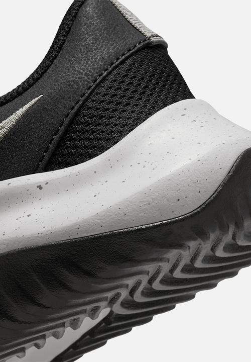 Nike - Legend Essential 3 Next Nature