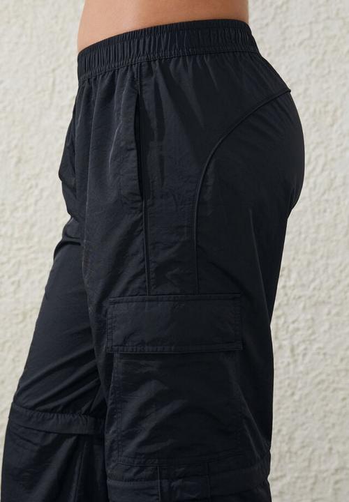 Cotton On - Woven zip off cargo pant - black