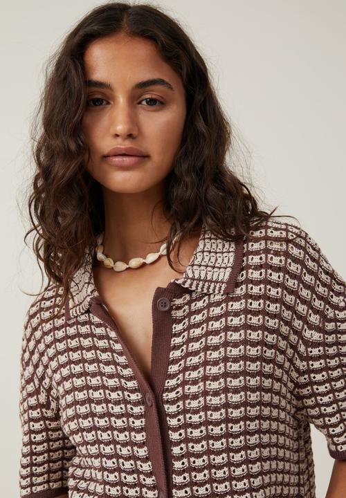 Cotton On - Cora crochet knit shirt - dark oak/stone