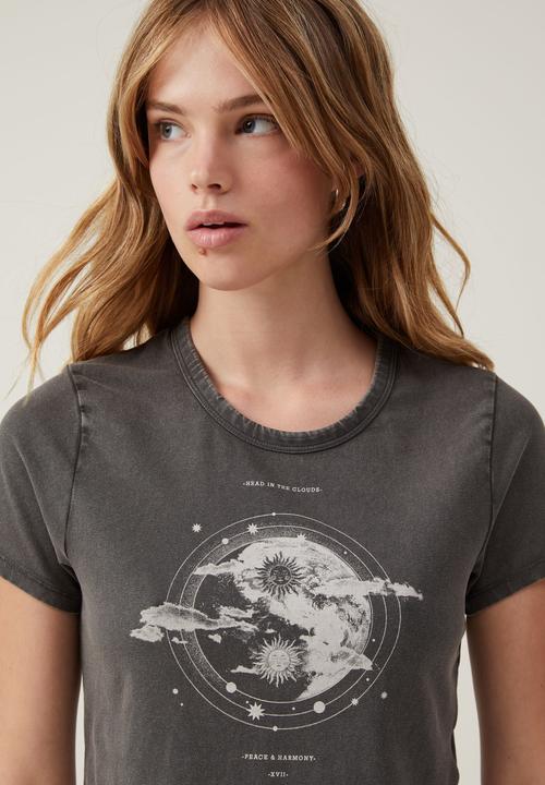 Cotton On - Crop fit graphic tee - head in the clouds/graphite