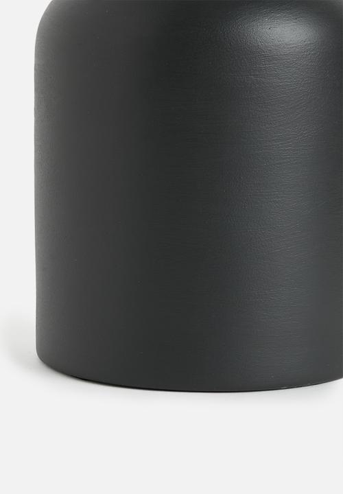 Grey Gardens - Namibia vessel - black