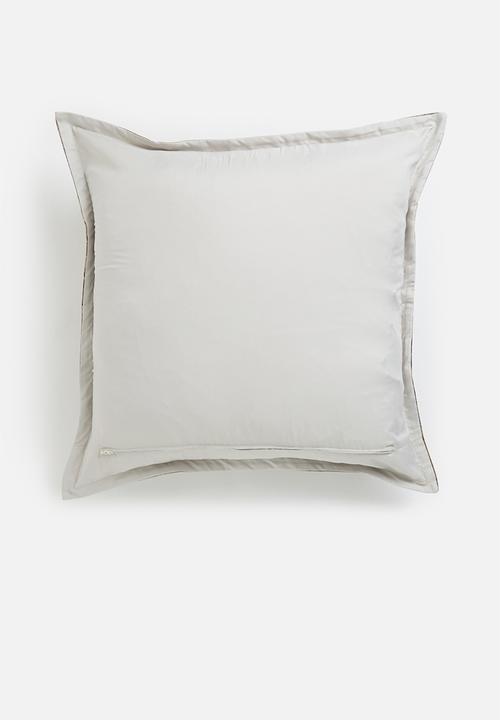 Grey Gardens - Moremi cushion cover - mustard