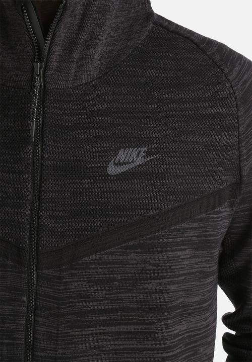 Nike - Tech Knit Windrunner