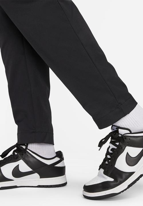 Nike - Club woven tapered leg  pants - black/white