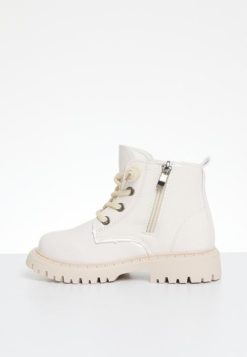Pop Candy - Butterfly décor ankle boot - off white