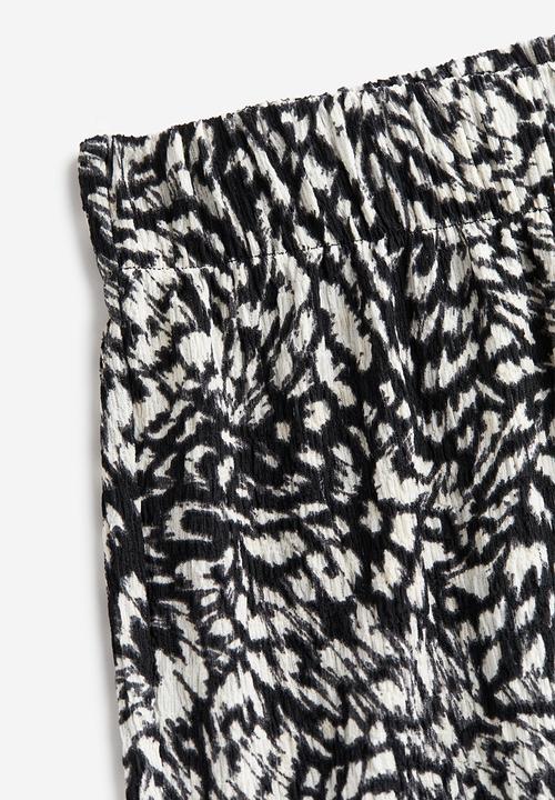 H&M - Crêpe shorts - black patterned