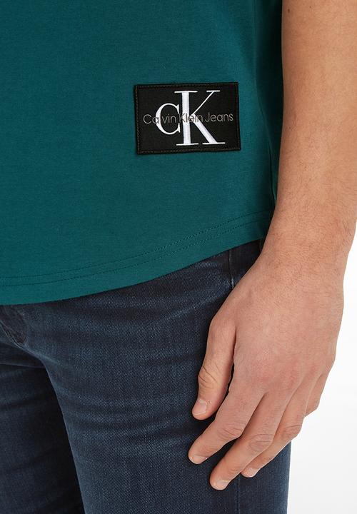 Calvin Klein - Badge turn up sleeve - atlantic deep