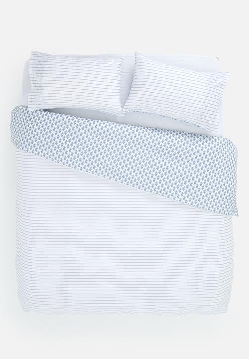 Sixth Floor - Motif Cotton Blend Reversible Duvet Set - blue