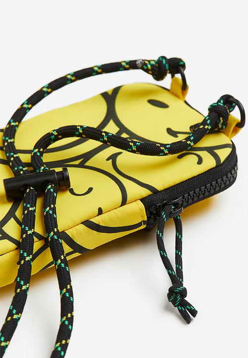 H&M - Patterned smartphone bag - bright yellow smileyworld®