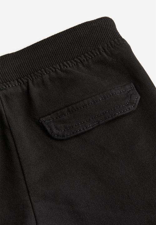 H&M - Slim fit cargo trousers - black
