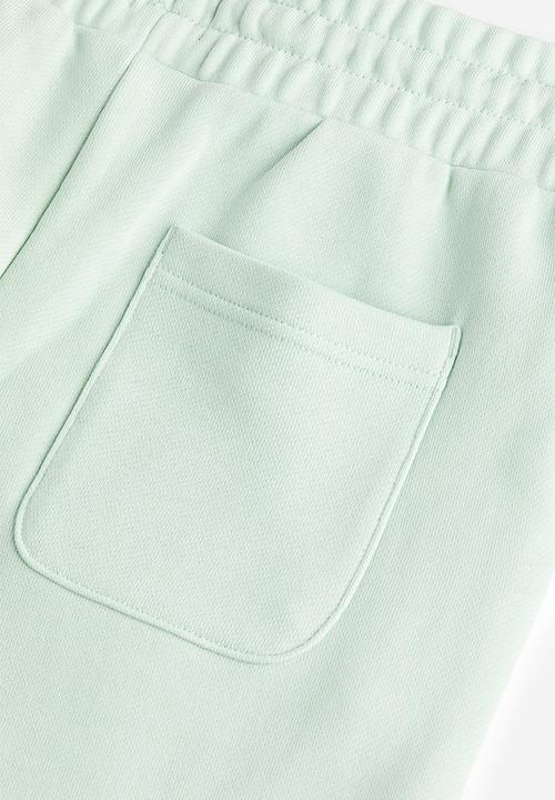 H&M - Regular fit sweatshorts - green
