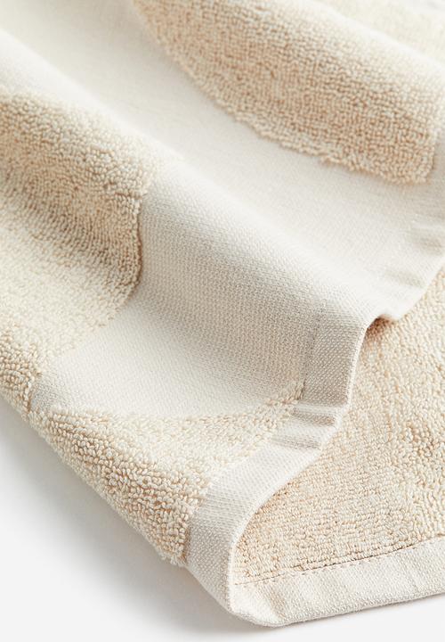 H&M - Patterned bath towel - light beige/patterned