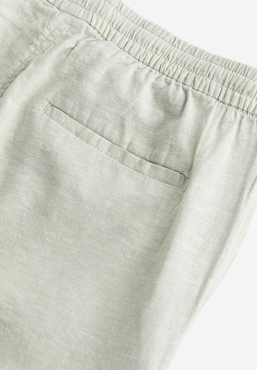 H&M - Regular fit linen-blend shorts - green