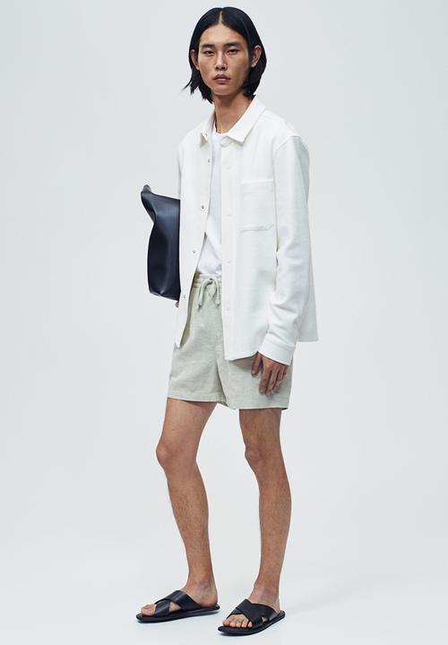 H&M - Regular fit linen-blend shorts - green