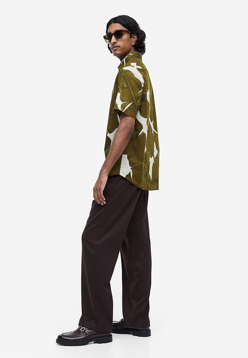 H&M - Cotton shirt regular fit - khaki green & leaf-patterned