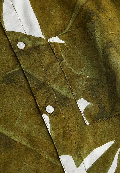 H&M - Cotton shirt regular fit - khaki green & leaf-patterned