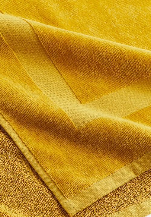 H&M - Velour bath towel - yellow
