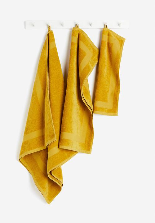 H&M - Velour bath towel - yellow