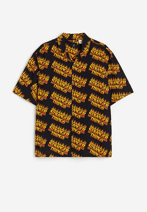H&M - Relaxed fit patterned resort shirt - black/stranger things