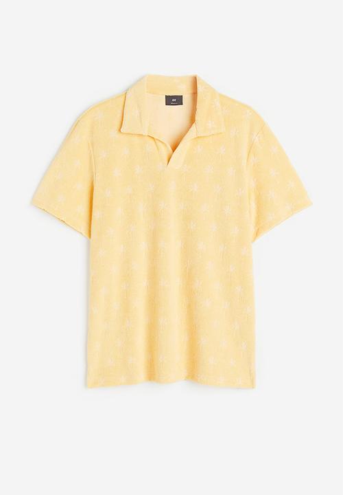 H&M - Regular fit terry polo shirt - yellow/palm trees