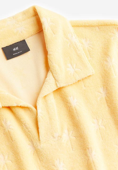 H&M - Regular fit terry polo shirt - yellow/palm trees
