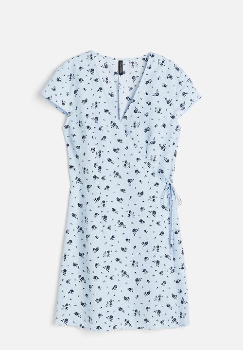 H&M - Crêpe wrap dress - light blue floral
