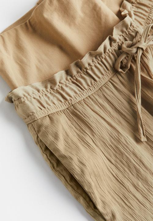 H&M - Mama crinkled shorts - beige