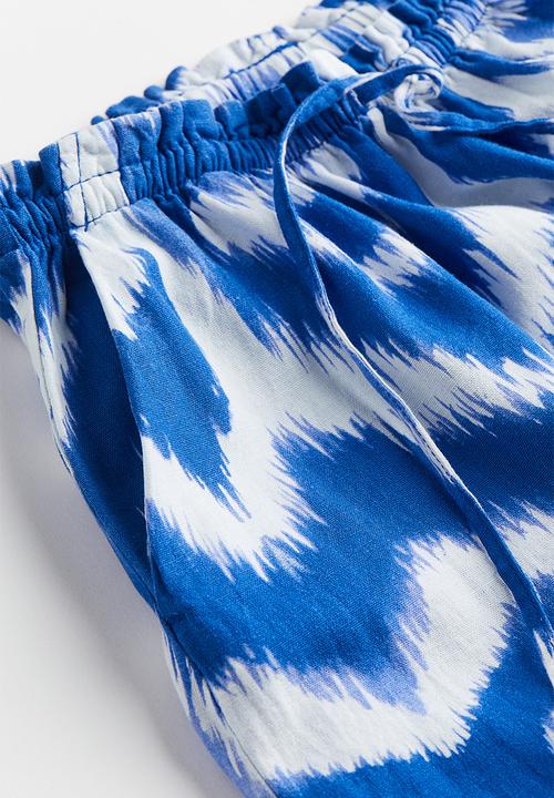 H&M - Flared skirt - bright blue/patterned