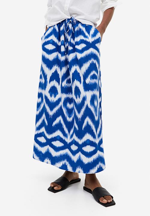 H&M - Flared skirt - bright blue/patterned