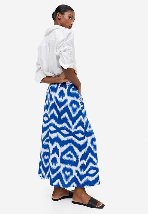 H&M - Flared skirt - bright blue/patterned
