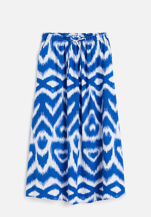 H&M - Flared skirt - bright blue/patterned