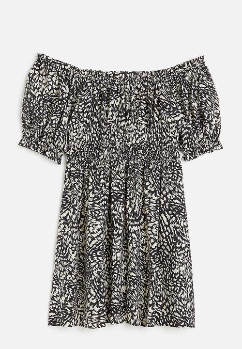 H&M - Off-the-shoulder dress - black patterned