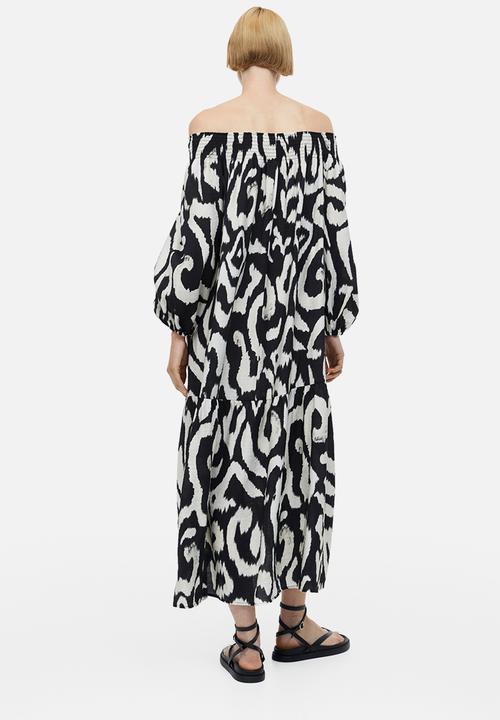 H&M - Oversized off-the-shoulder dress - black patterned
