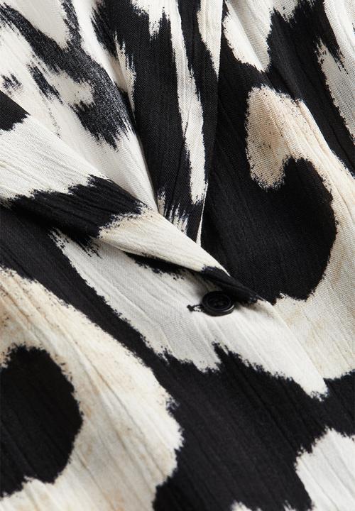 H&M - Oversized resort shirt - black patterned